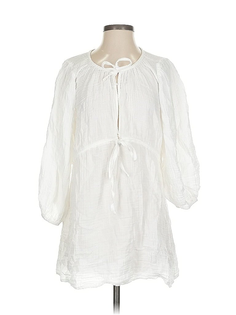 Click to view more detailed imagery on our partner's website Pre-owned Abercrombie & Fitch 3/4 Sleeve Blouse In White