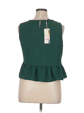Dokotoo Sleeveless T-Shirt (view 2)