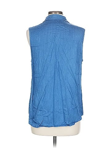 Karen Kane Sleeveless Button-Down Shirt (view 2)