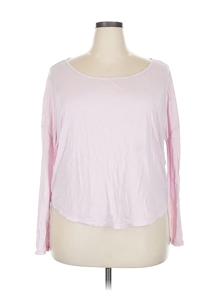 Click to view more detailed imagery on our partner's website Pre-owned Fabletics Long Sleeve T-shirt In Pink