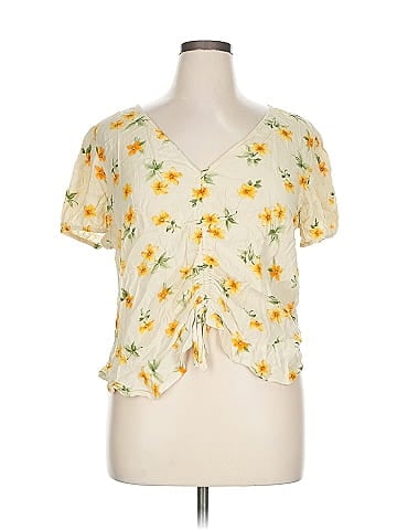 American Eagle Outfitters Short Sleeve Blouse (view 1)