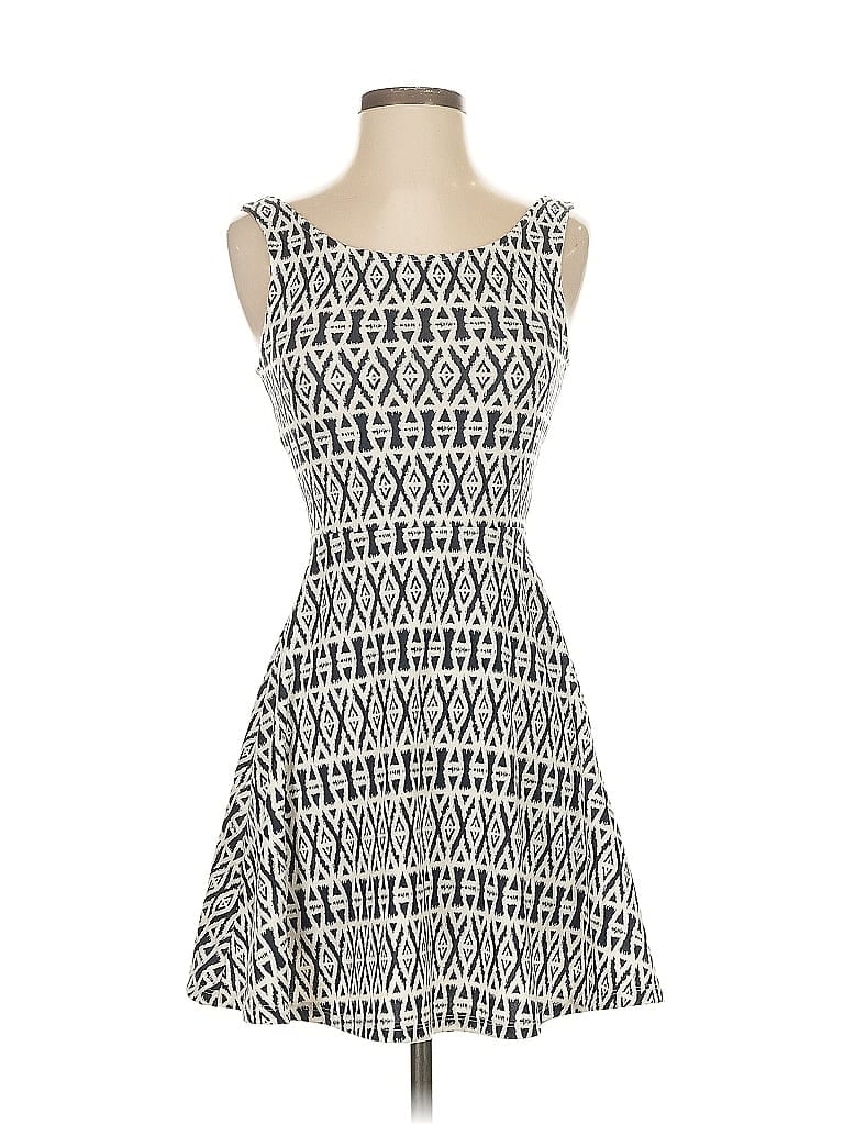 Pre-owned Divided By H&m Casual Dress In White