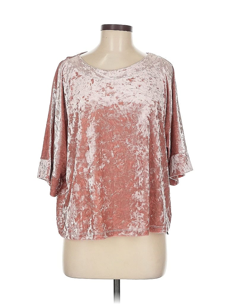 Click to view more detailed imagery on our partner's website Pre-owned Bagatelle 3/4 Sleeve Top Silver Metallic Pattern Cold Shoulder Neckline Tops