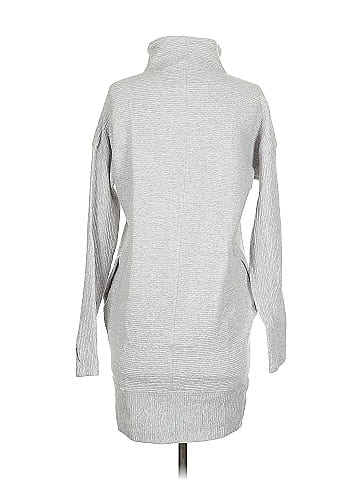 Lululemon Athletica Long Sleeve Turtleneck (view 2)