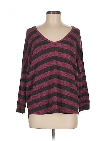 American Eagle Outfitters Pullover Sweater (view 1)