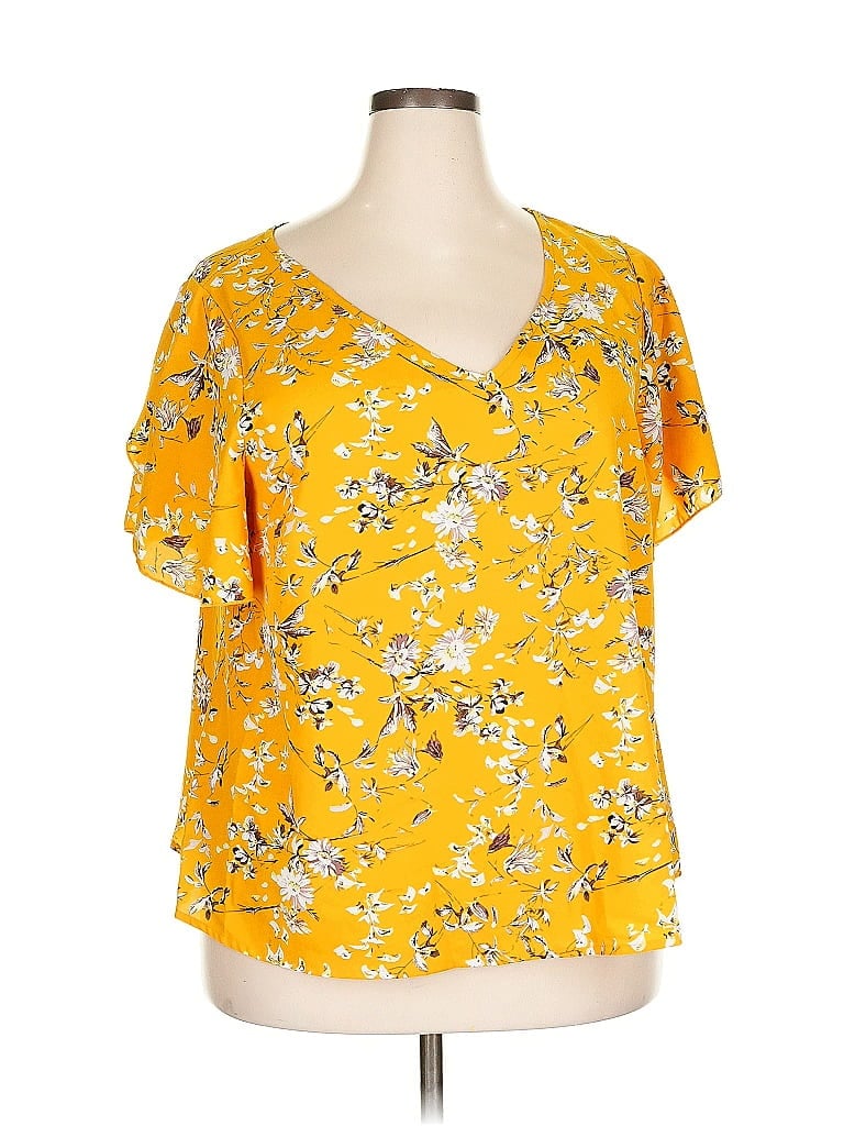Pre-owned Shein Curve Short Sleeve T-shirt In Yellow