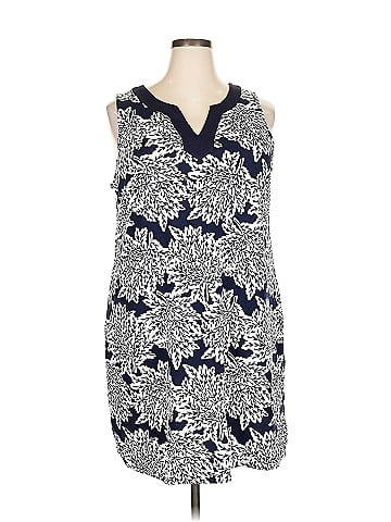 Crown & Ivy Casual Dress (view 1)