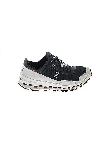 On Cloud Sneakers (view 1)