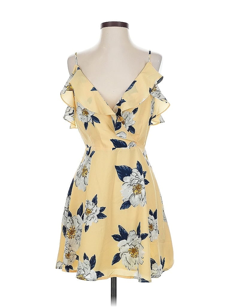 Pre-owned Joa Casual Dress In Yellow