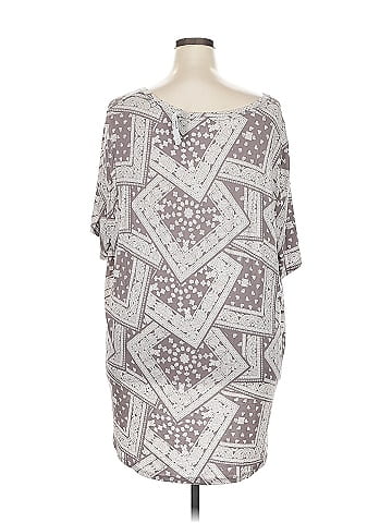 24/7 Maurices Short Sleeve Blouse (view 2)