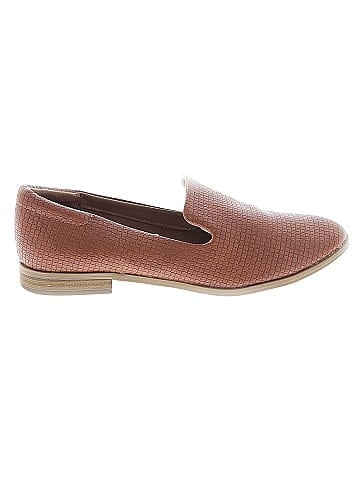 Universal Thread Flats (view 1)