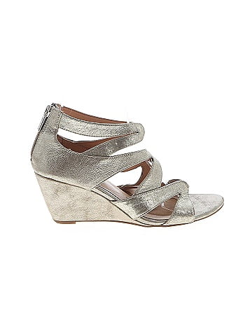 Isola Wedges (view 1)