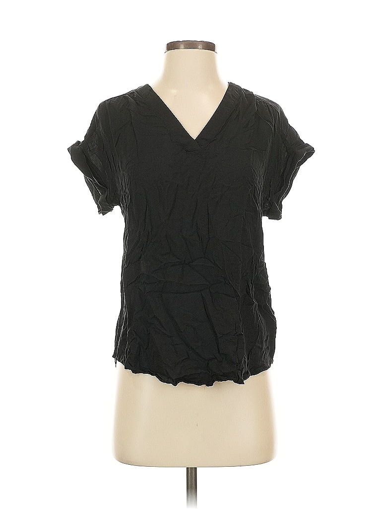 Click to view more detailed imagery on our partner's website Pre-owned Gap Short Sleeve Blouse In Black