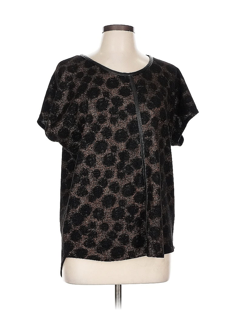 Click to view more detailed imagery on our partner's website Pre-owned Two By Vince Camuto Short Sleeve Blouse In Black