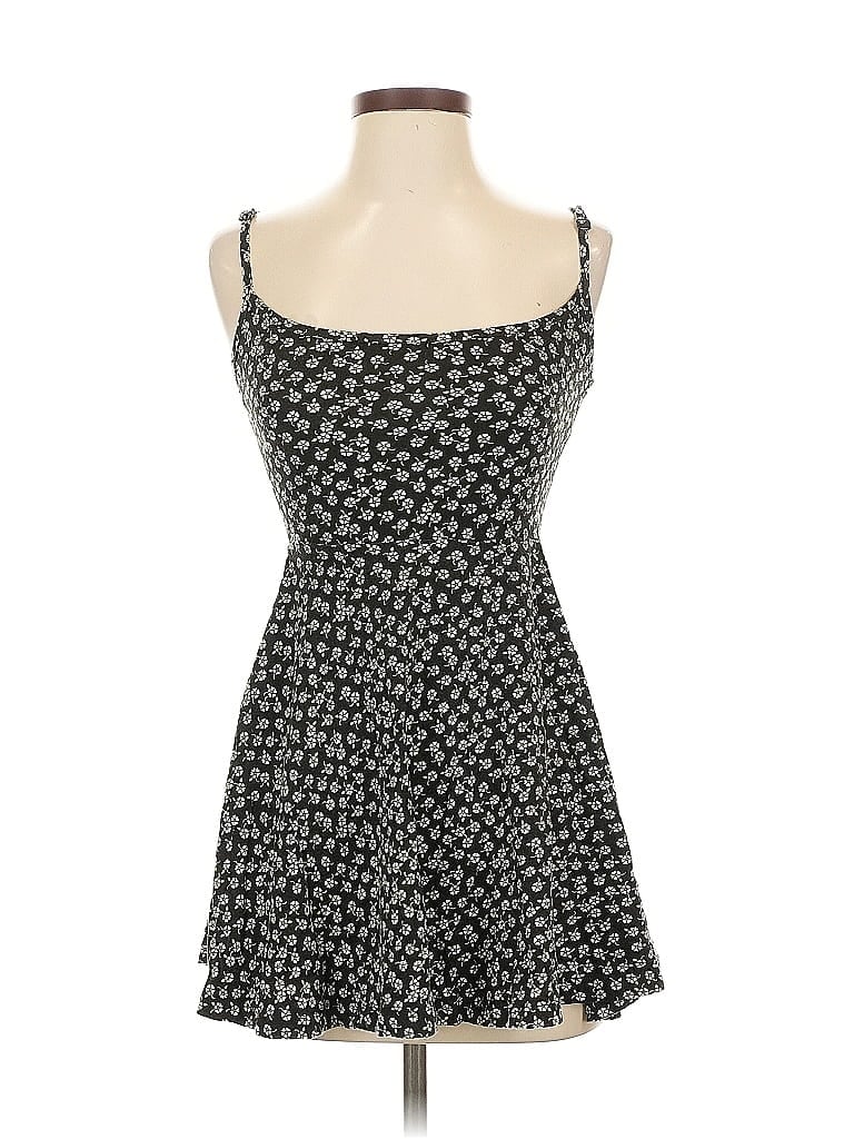 Pre-owned Divided By H&m Casual Dress In Black