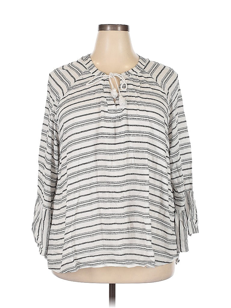 Pre-owned A.n.a. A New Approach 3/4 Sleeve Blouse In Gray