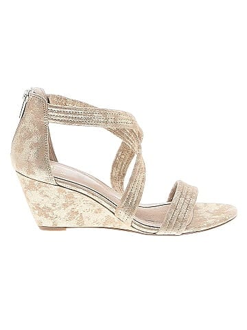 Isola Wedges (view 1)