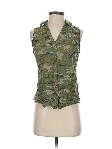 New York & Company Sleeveless Button-Down Shirt (view 1)
