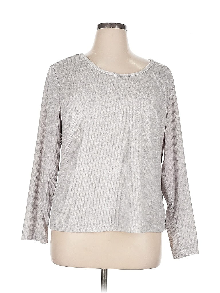 Click to view more detailed imagery on our partner's website Pre-owned Gloria Vanderbilt Pullover Sweater In Silver