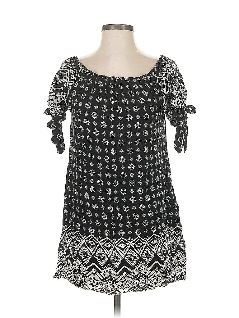 Pre-owned Band Of Gypsies Short Sleeve Blouse In Black