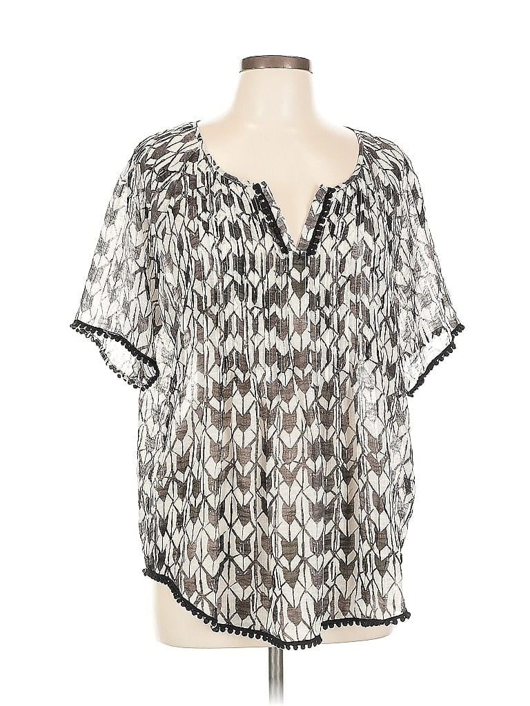 Click to view more detailed imagery on our partner's website Pre-owned Two By Vince Camuto Short Sleeve Blouse In Silver