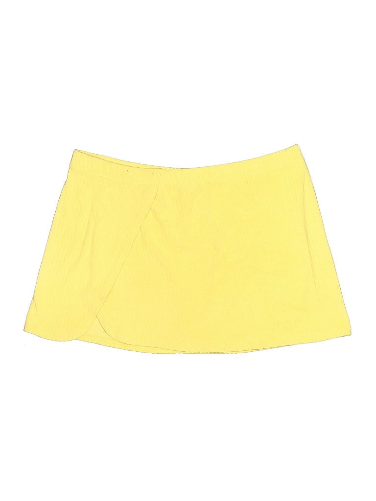 Click to view more detailed imagery on our partner's website Pre-owned Abercrombie & Fitch Shorts In Yellow
