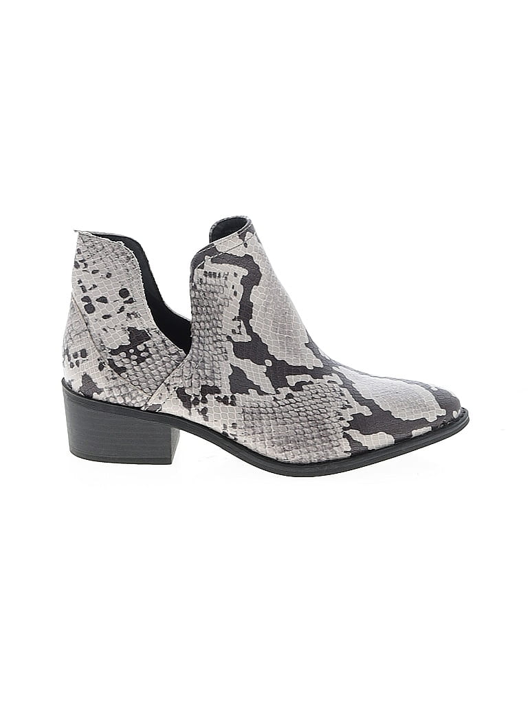 Click to view more detailed imagery on our partner's website Pre-owned Madden Girl Ankle Boots In White