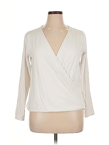 Lululemon Athletica 3/4 Sleeve Blouse (view 1)