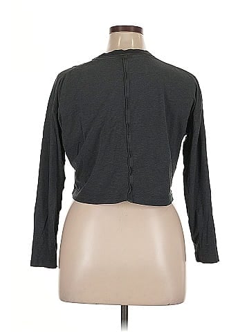 Lululemon Athletica 3/4 Sleeve T-Shirt (view 2)