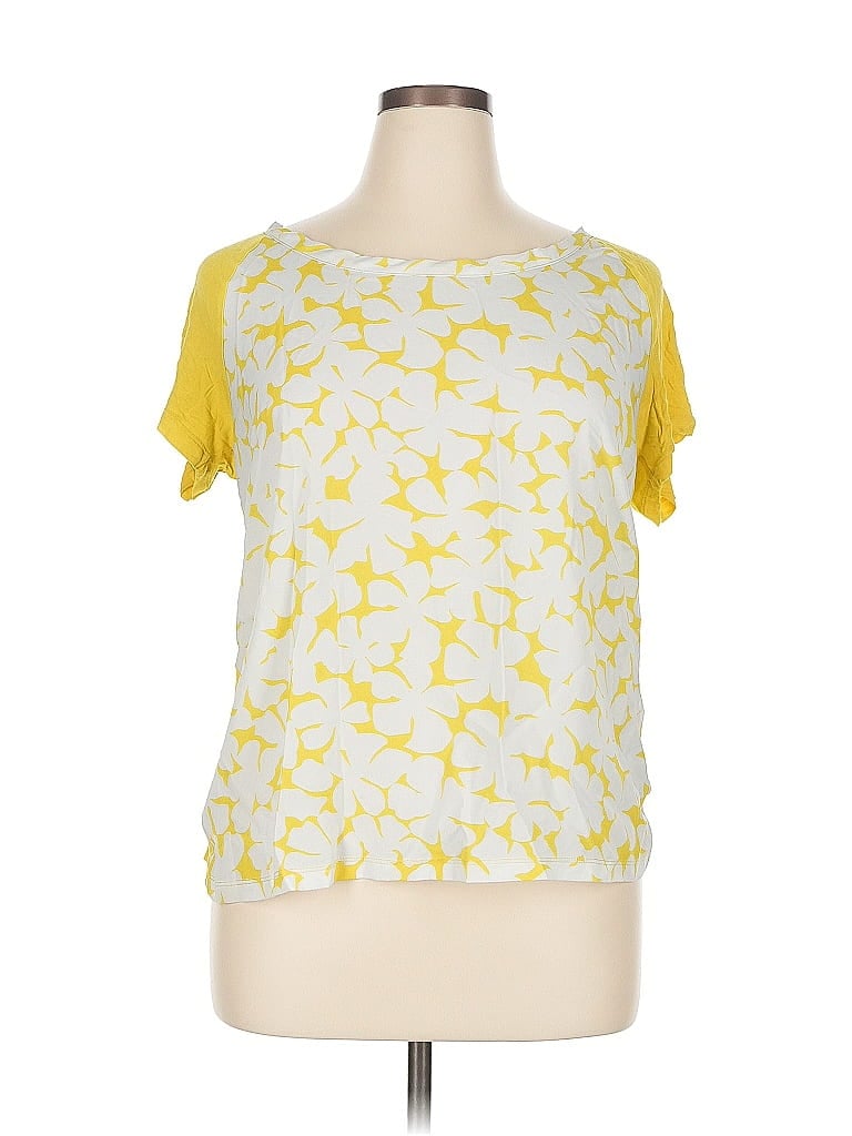 NY & C Pre-owned Short Sleeve Top Yellow Scoop Neck Tops