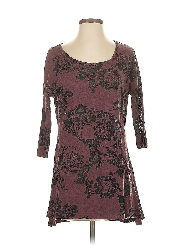 Click to view more detailed imagery on our partner's website Pre-owned Peruvian Connection 3/4 Sleeve Top Burgundy Scoop Neck Tops