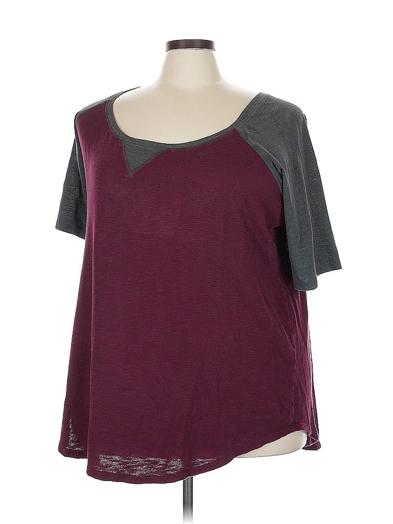 Pre-owned Torrid Short Sleeve T-shirt In Burgundy