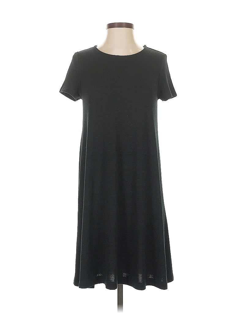 Click to view more detailed imagery on our partner's website Pre-owned Gap Casual Dress In Black