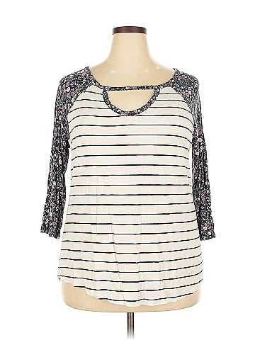 24/7 Maurices 3/4 Sleeve T-Shirt (view 1)