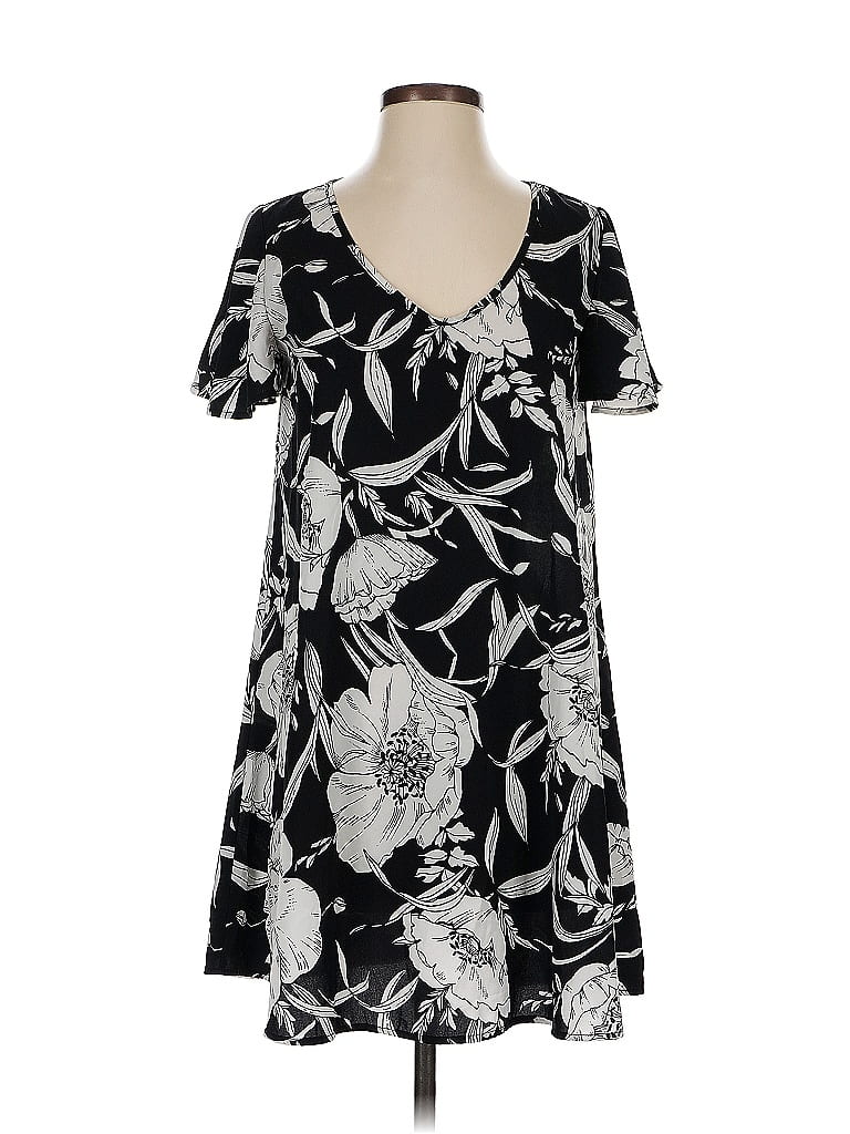 Click to view more detailed imagery on our partner's website Pre-owned Soprano Casual Dress In Black