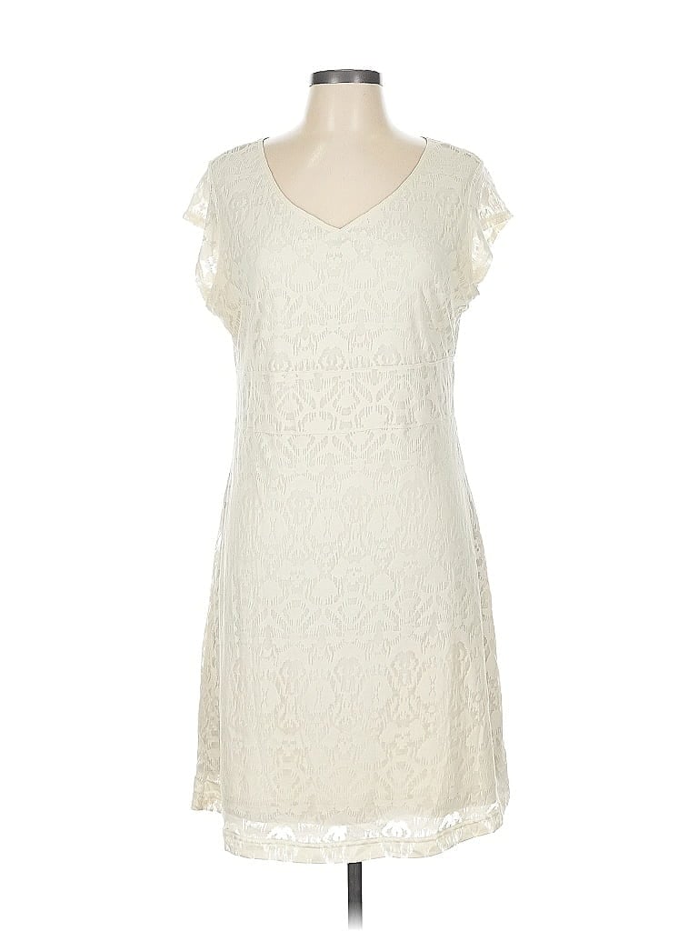 Click to view more detailed imagery on our partner's website Pre-owned Merrell Casual Dress In White