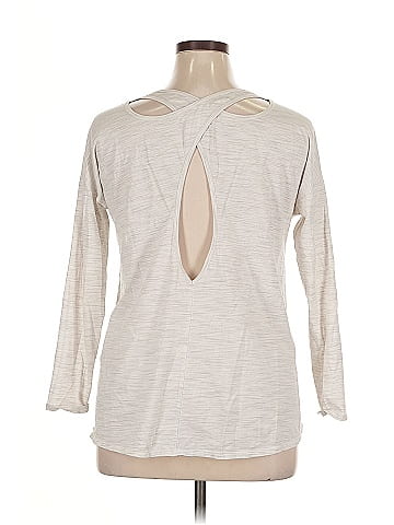 Lululemon Athletica 3/4 Sleeve T-Shirt (view 2)