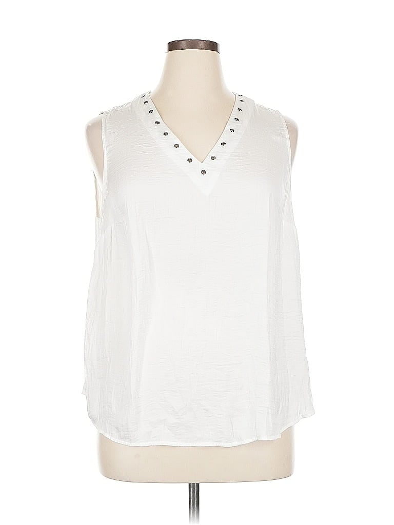 Click to view more detailed imagery on our partner's website Pre-owned Torrid Sleeveless Blouse In White