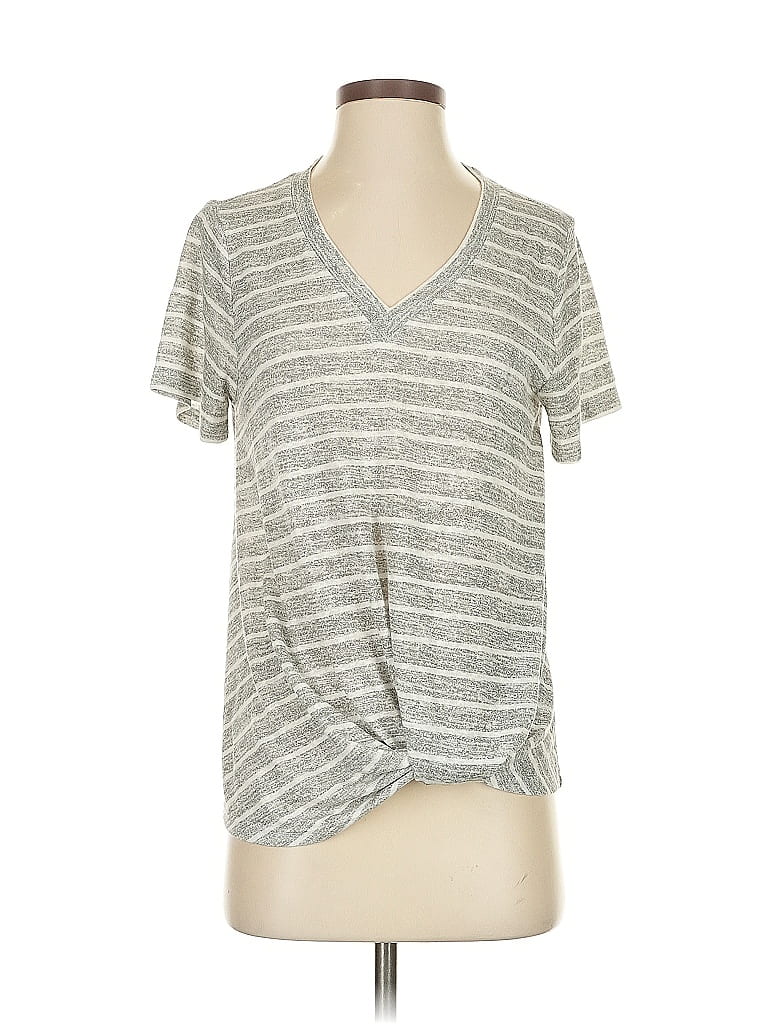 Click to view more detailed imagery on our partner's website Pre-owned Caslon Short Sleeve Top Gray V Neck Tops