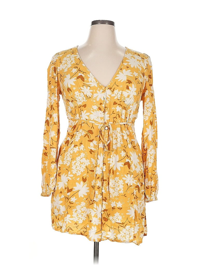 Pre-owned Billabong Casual Dress In Yellow