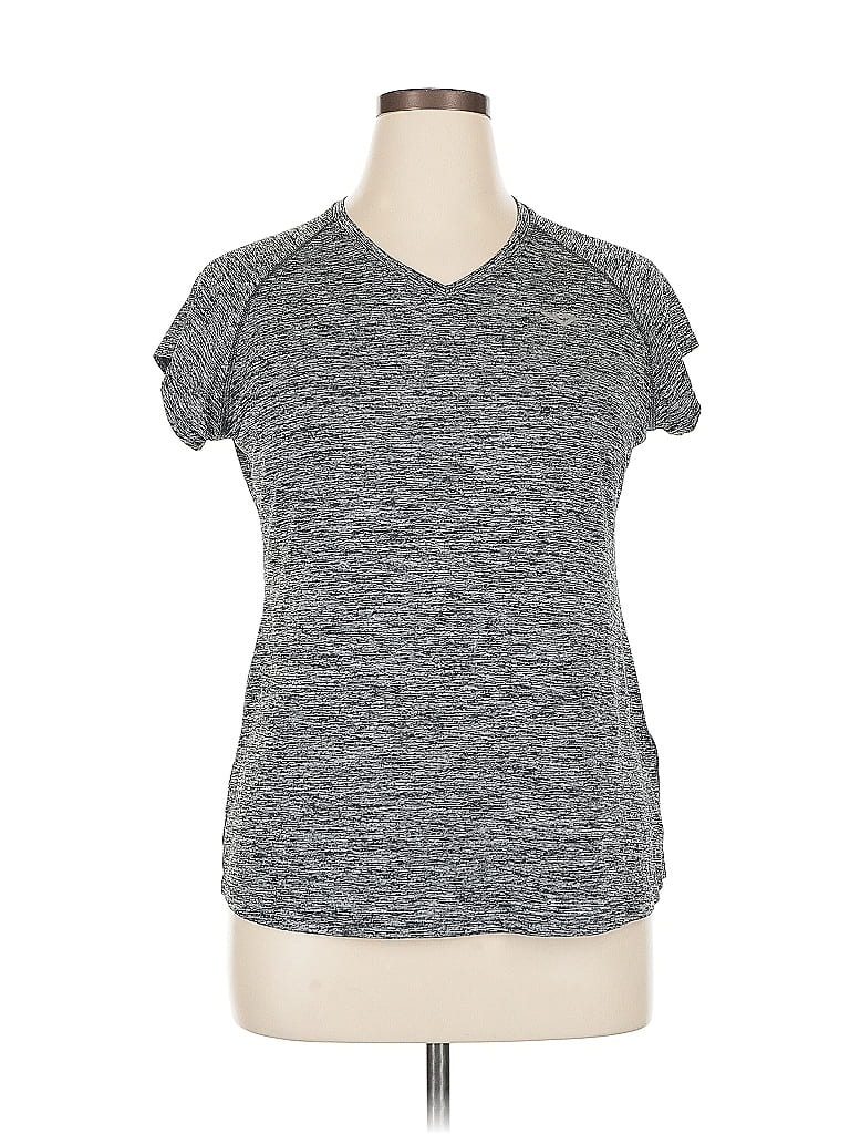 Click to view more detailed imagery on our partner's website Pre-owned Pony Active T-shirt In Gray