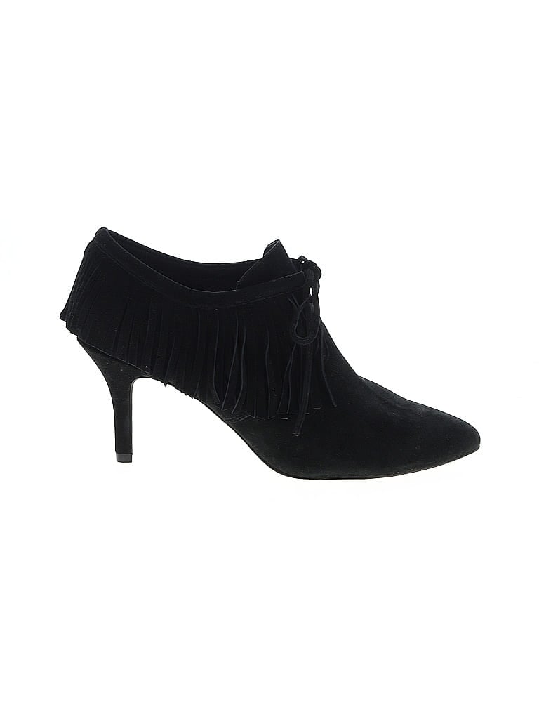 Click to view more detailed imagery on our partner's website Pre-owned Bella Vita Heels In Black