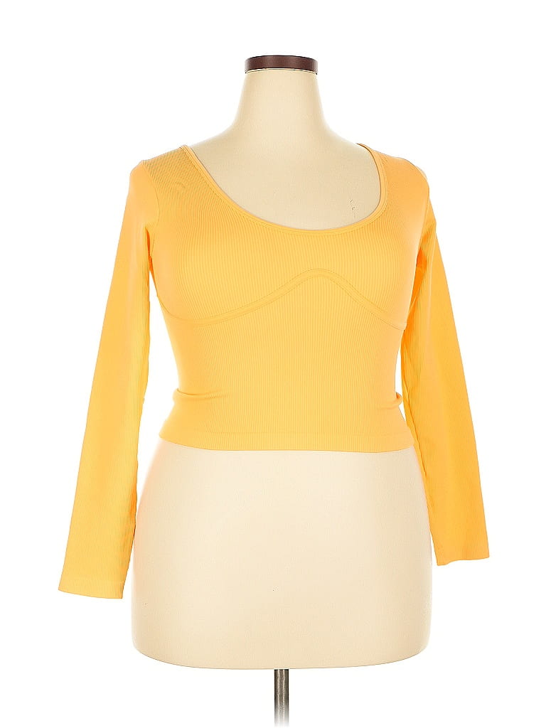 Pre-owned Aura 3/4 Sleeve T-shirt In Yellow