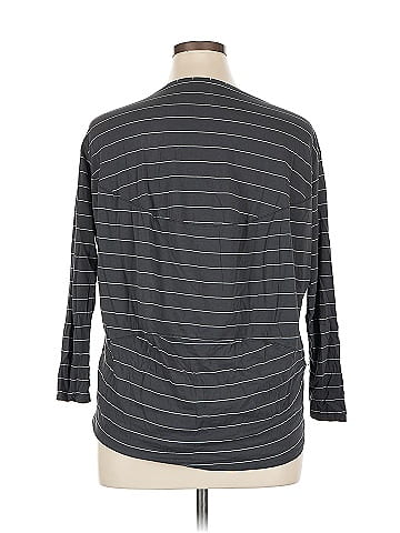 Lululemon Athletica 3/4 Sleeve T-Shirt (view 2)