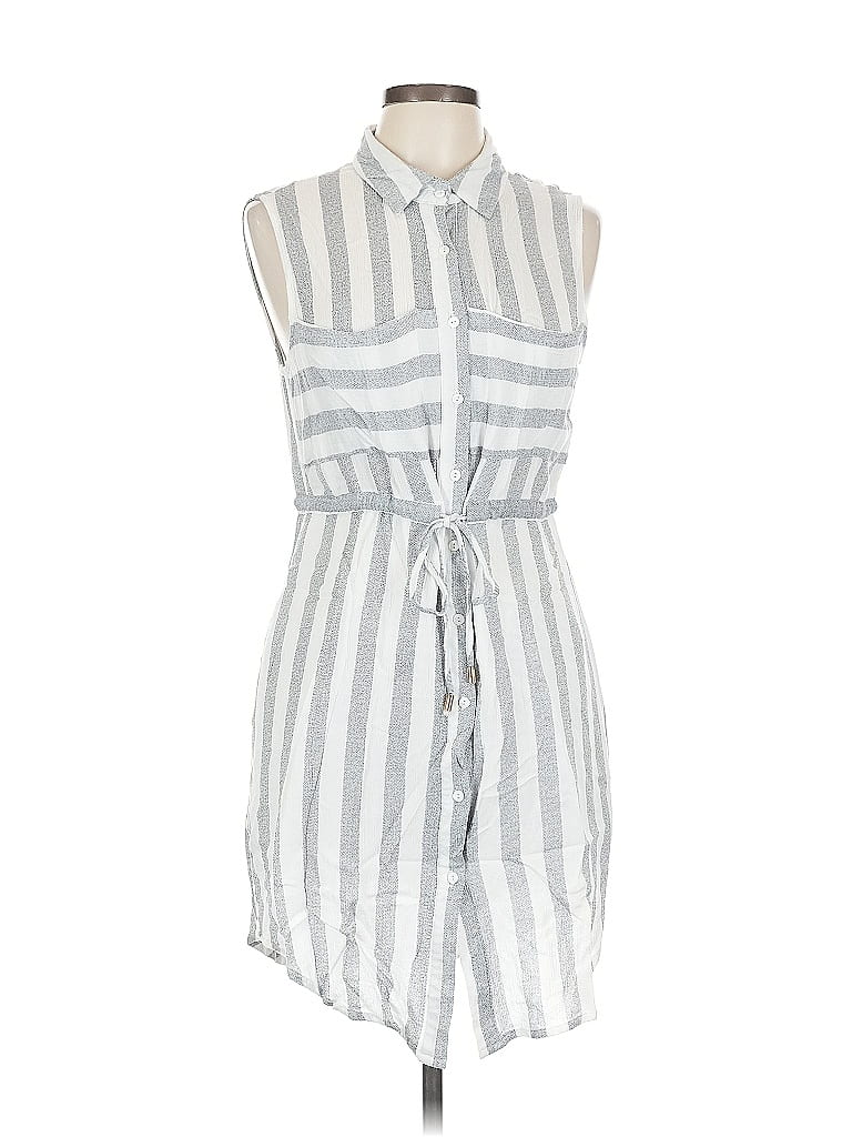 Click to view more detailed imagery on our partner's website Pre-owned Passport Casual Dress In Gray