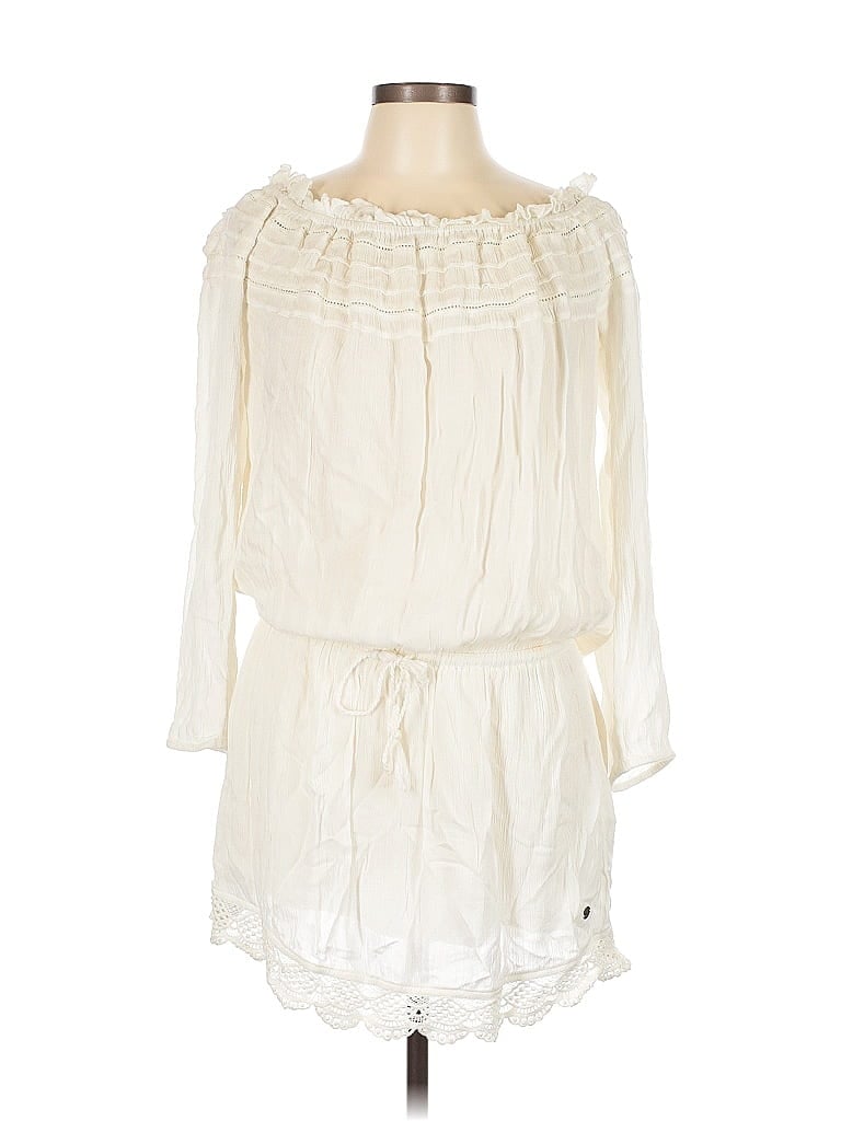 Click to view more detailed imagery on our partner's website Pre-owned Roxy Casual Dress In White