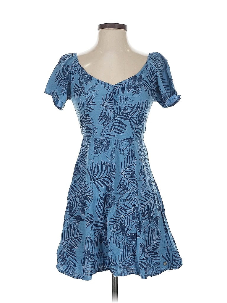Click to view more detailed imagery on our partner's website Pre-owned Roxy Casual Dress In Blue