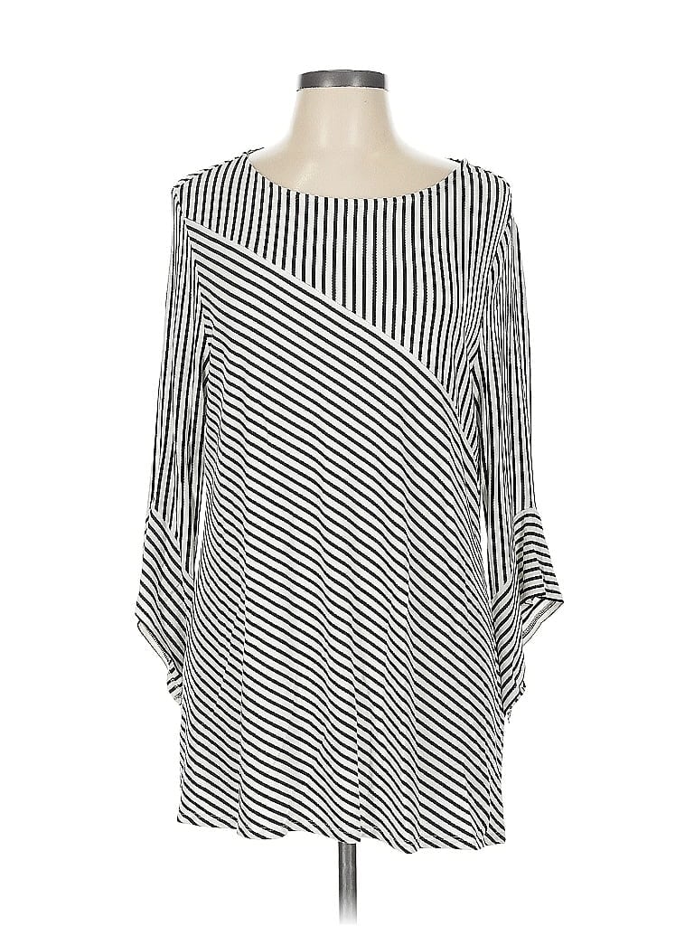 Click to view more detailed imagery on our partner's website Pre-owned Chico's 3/4 Sleeve Blouse In Silver