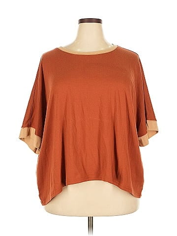 Dokotoo Poncho (view 1)