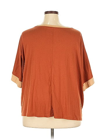 Dokotoo Poncho (view 2)